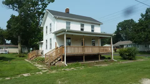218 N 3rd St, Earlville, IL 60518