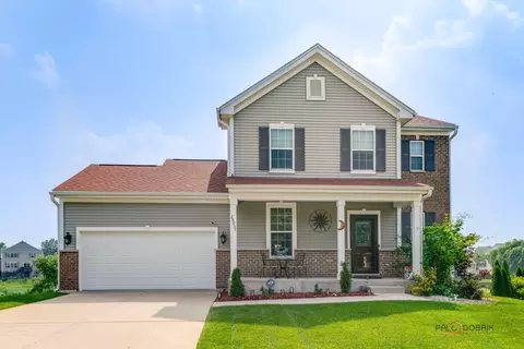 28037 W Canyon Ct, Mchenry, IL 60051