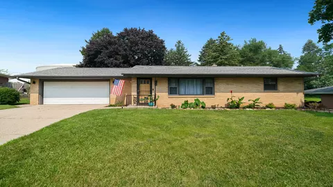 712 Bluecrest Dr, Rockford, IL 61107