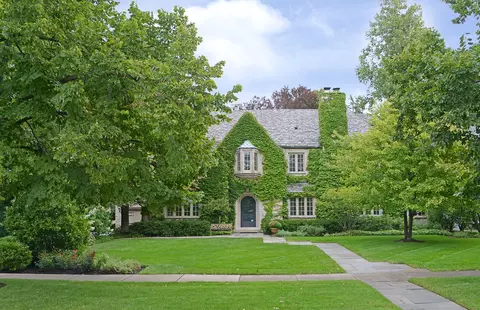 321 Leicester Rd, Kenilworth, IL 60043