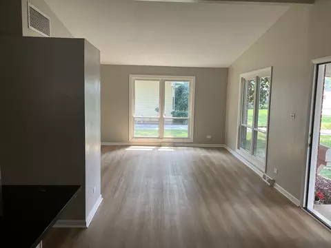 Living - 3921 Gull Ct, Rolling Meadows, IL 60008 photo 3 of 11