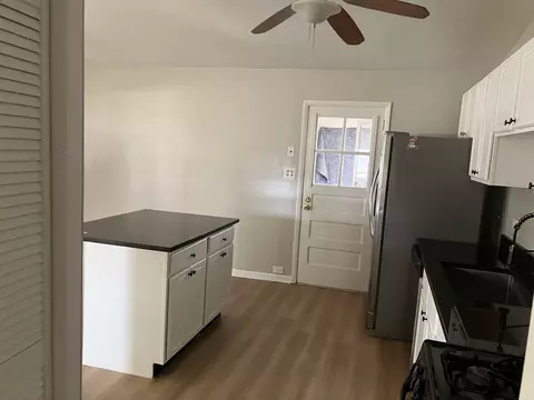 Kitchen - 3921 Gull Ct, Rolling Meadows, IL 60008 photo 5 of 5