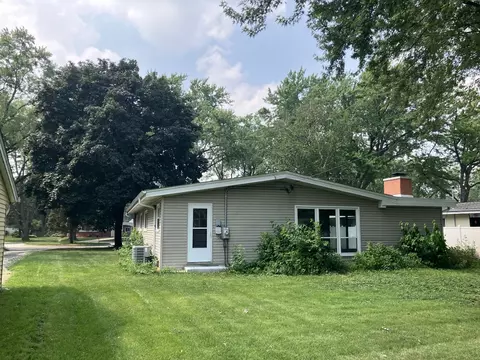 Exterior - 3921 Gull Ct, Rolling Meadows, IL 60008 photo 8 of 13