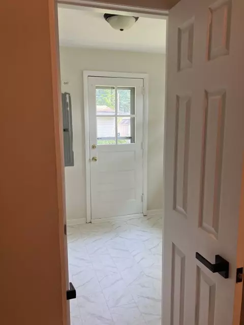 Entry Way - 3921 Gull Ct, Rolling Meadows, IL 60008 photo 6 of 7