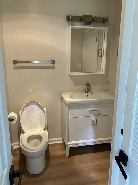 Bath - 3921 Gull Ct, Rolling Meadows, IL 60008 photo 5 of 5
