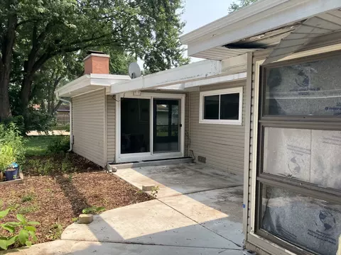 Exterior - 3921 Gull Ct, Rolling Meadows, IL 60008 photo 11 of 13