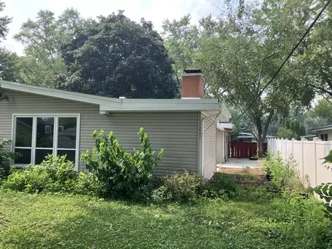 Exterior - 3921 Gull Ct, Rolling Meadows, IL 60008 photo 9 of 13