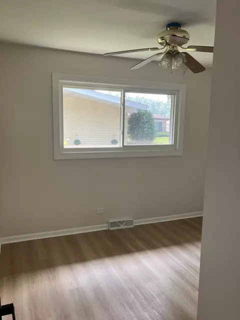 Bedroom - 3921 Gull Ct, Rolling Meadows, IL 60008 photo 2 of 3
