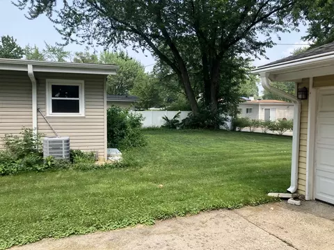 Exterior - 3921 Gull Ct, Rolling Meadows, IL 60008 photo 7 of 13