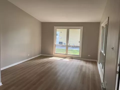 Living - 3921 Gull Ct, Rolling Meadows, IL 60008 photo 1 of 11