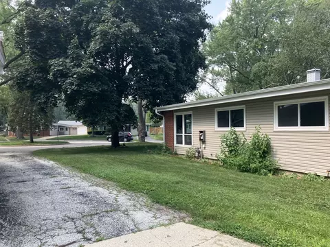 Exterior - 3921 Gull Ct, Rolling Meadows, IL 60008 photo 6 of 13