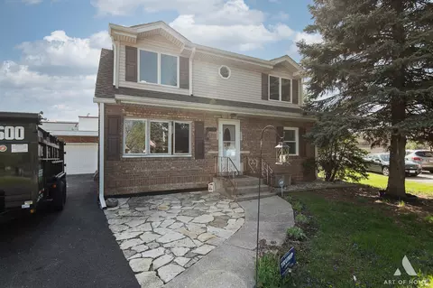 7908 Garden Ln, Bridgeview, IL 60455