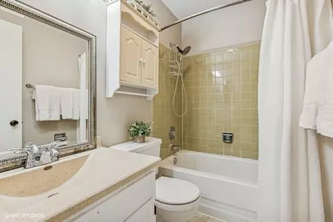 776 Golfview Dr, Roselle, IL 60172 photo 16