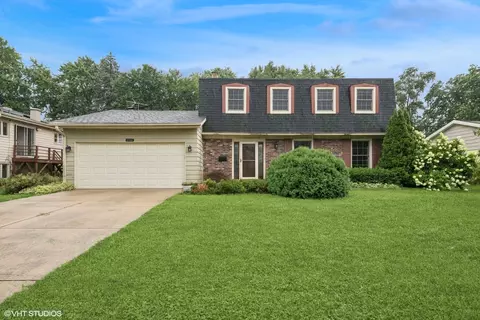 1720 Buena Vista Dr, Wheaton, IL 60189