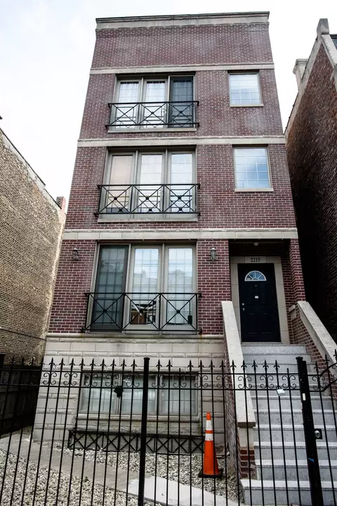 2215 W Washington Blvd, Chicago, IL 60612