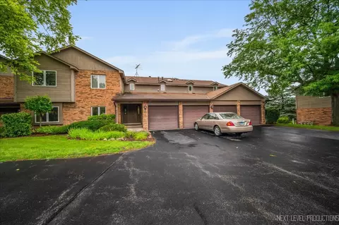 977 West Ct #A, Naperville, IL 60563