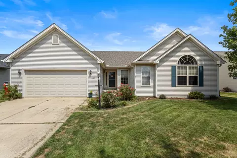 627 Sedgegrass Dr, Champaign, IL 61822