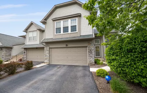 497 Metropolitan St, Aurora, IL 60502