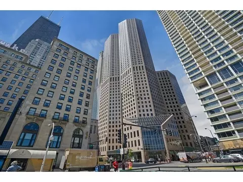950 N Michigan Ave #4003, Chicago, IL 60611