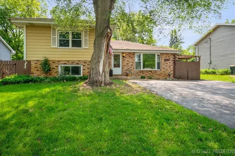 6416 W Rawson Bridge Rd W, Cary, IL 60013