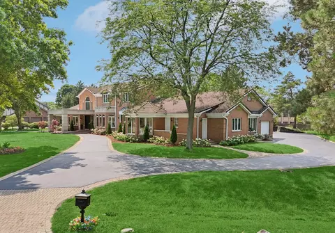 2430 Dorina Dr, Northfield, IL 60093