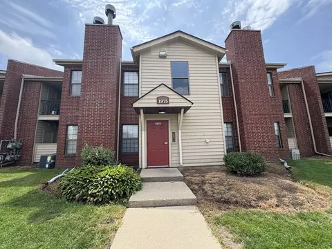 1975 N Hicks Rd #106, Palatine, IL 60074