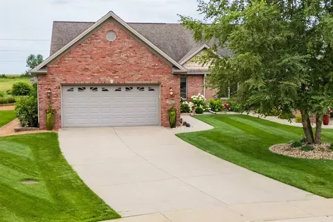 Exterior - 3903 Dunloe Pl, Bloomington, IL 61704 photo 2 of 11