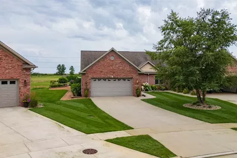 Exterior - 3903 Dunloe Pl, Bloomington, IL 61704 photo 3 of 11