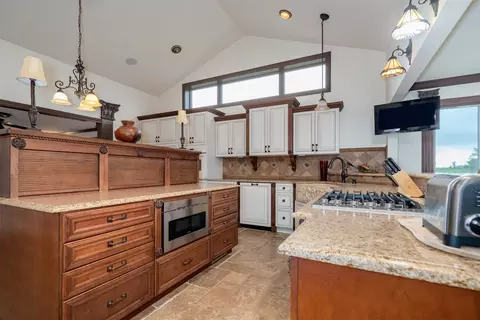 Kitchen - 3903 Dunloe Pl, Bloomington, IL 61704 photo 4 of 5