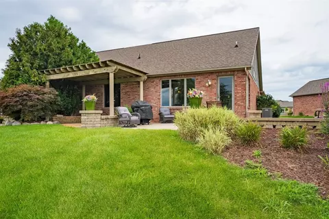 Exterior - 3903 Dunloe Pl, Bloomington, IL 61704 photo 6 of 11