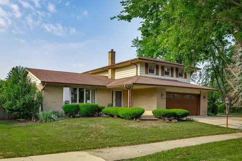 1813 E Maya Ln, Mount Prospect, IL 60056 photo 2