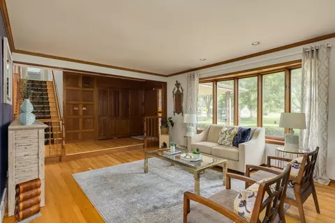 1813 E Maya Ln, Mount Prospect, IL 60056 photo 9