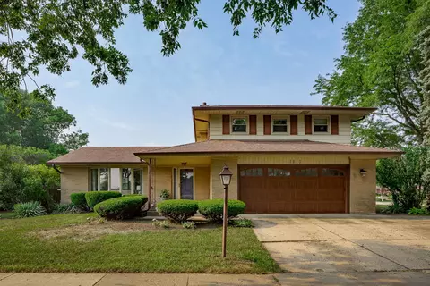 1813 E Maya Ln, Mount Prospect, IL 60056