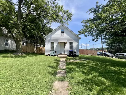 301 Stillwell St, Bloomington, IL 61701