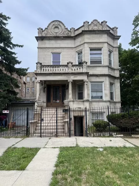3136 W Douglas Blvd, Chicago, IL 60623
