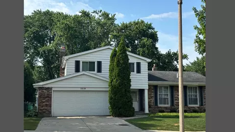1019 W White Oak St, Arlington Heights, IL 60005