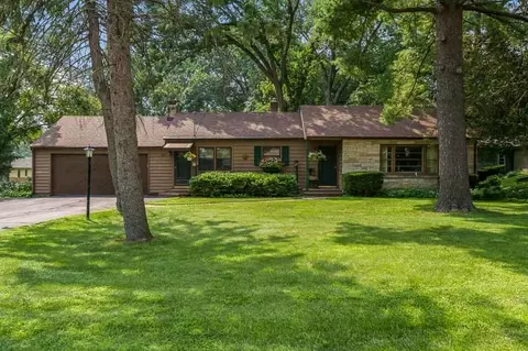 1811 Hillcrest Rd, Rockford, IL 61108