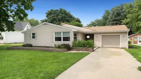225 E 4th St, Byron, IL 61010
