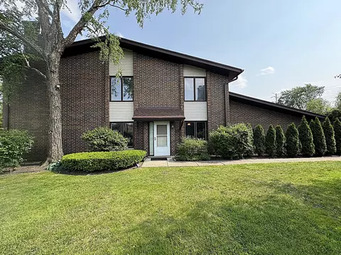 1097 Deerfield Pl, Highland Park, IL 60035
