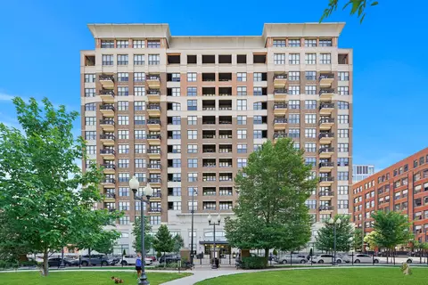 849 N Franklin St #920, Chicago, IL 60610