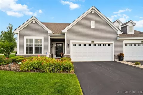642 Autumn Cir, Pingree Grove, IL 60140