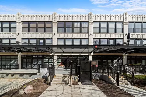 1070 W 15th St #403, Chicago, IL 60608