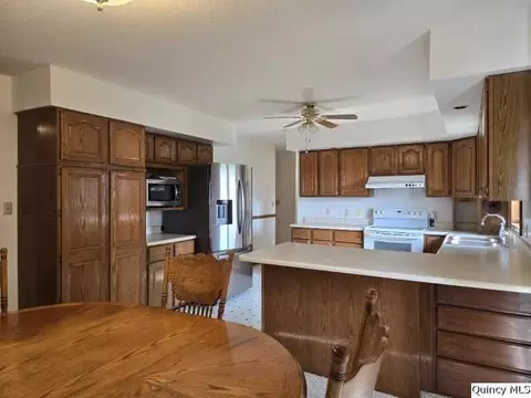 400 N 4th St, Carthage, IL 62321 photo 5