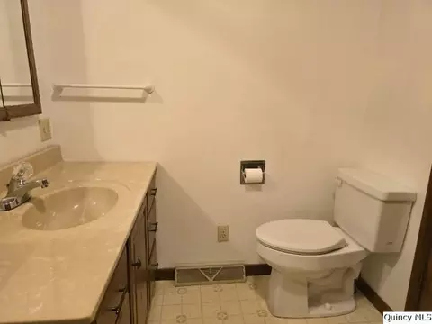400 N 4th St, Carthage, IL 62321 photo 15