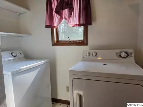 400 N 4th St, Carthage, IL 62321 photo 10