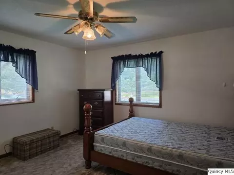 400 N 4th St, Carthage, IL 62321 photo 16