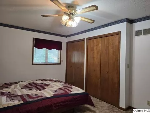 400 N 4th St, Carthage, IL 62321 photo 19