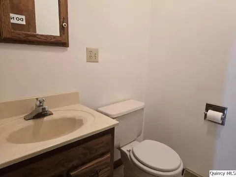 400 N 4th St, Carthage, IL 62321 photo 11