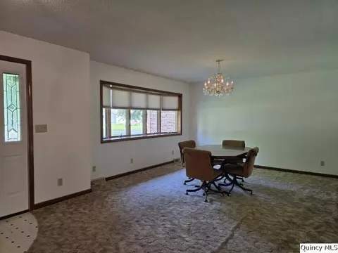 400 N 4th St, Carthage, IL 62321 photo 2