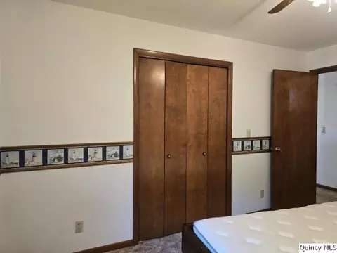 400 N 4th St, Carthage, IL 62321 photo 13
